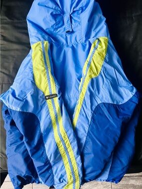 Columbia Women’s Blue Jacket with Lime Accents